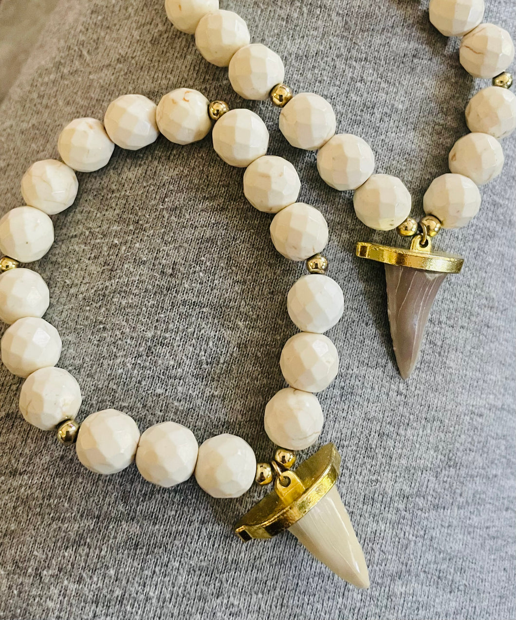 Shark’s teeth bracelet with cream beads