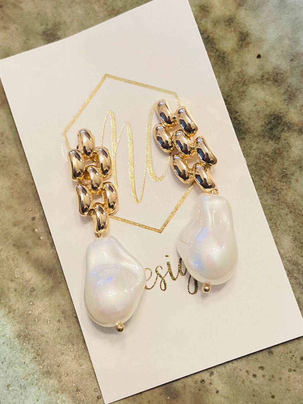 Large gold chain with pearl earrings
