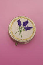 FLORAL EMBROIDERY JEWELRY ORGANIZER WITH MIRROR | 40P572
