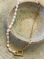 Gold and pearl necklace with toggle clasp