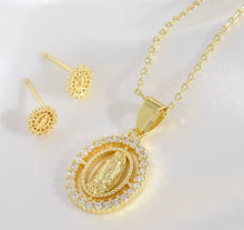 Gold Oval necklace and Earrings