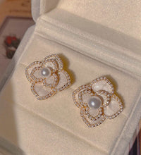 Flower Pearl Stud Earrings