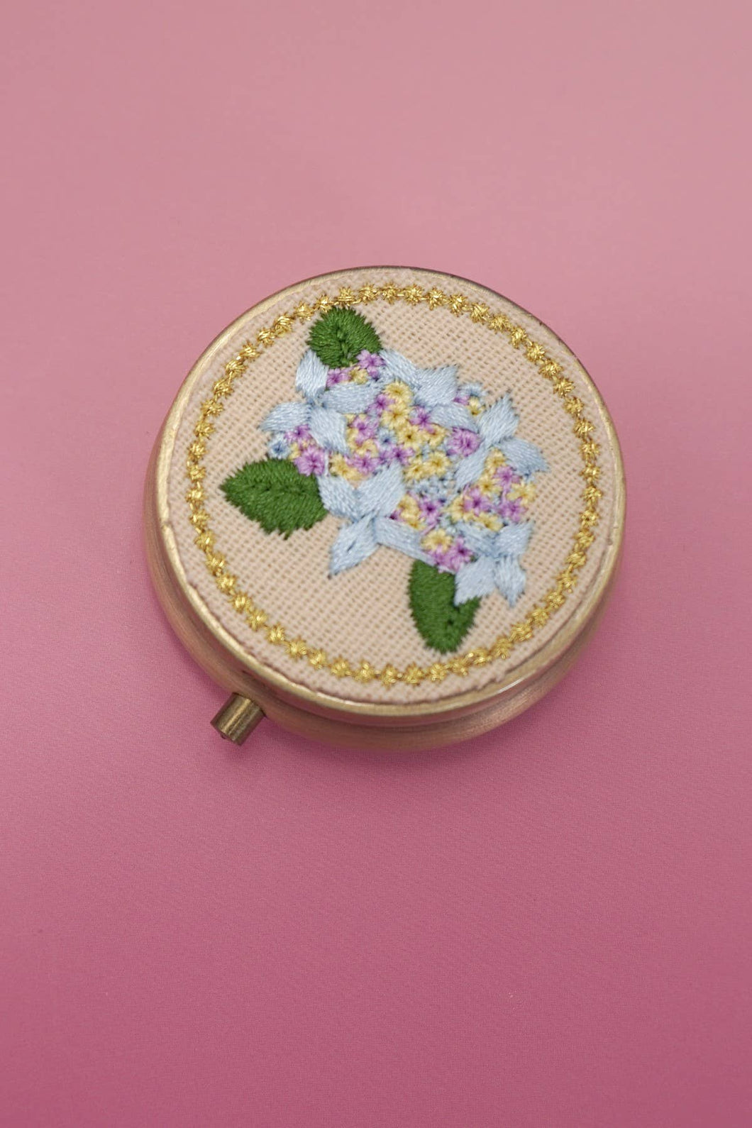 FLORAL EMBROIDERY JEWELRY ORGANIZER WITH MIRROR | 40P572