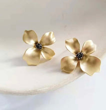 Golden Flower Stud