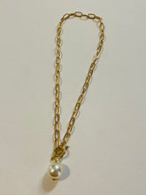 Gold pearl necklace