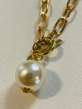 Gold pearl necklace