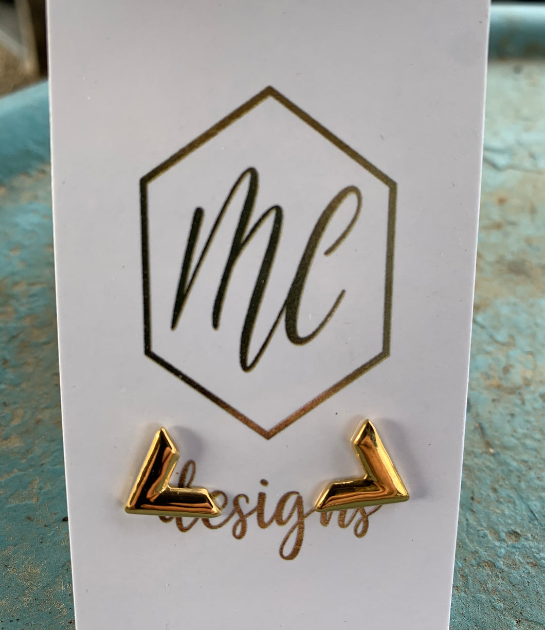 Large V studs