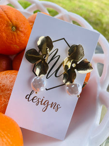 Gold bent flower with pearl drop earrings