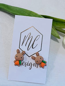 Brown or Cream Bunnies with Carrot