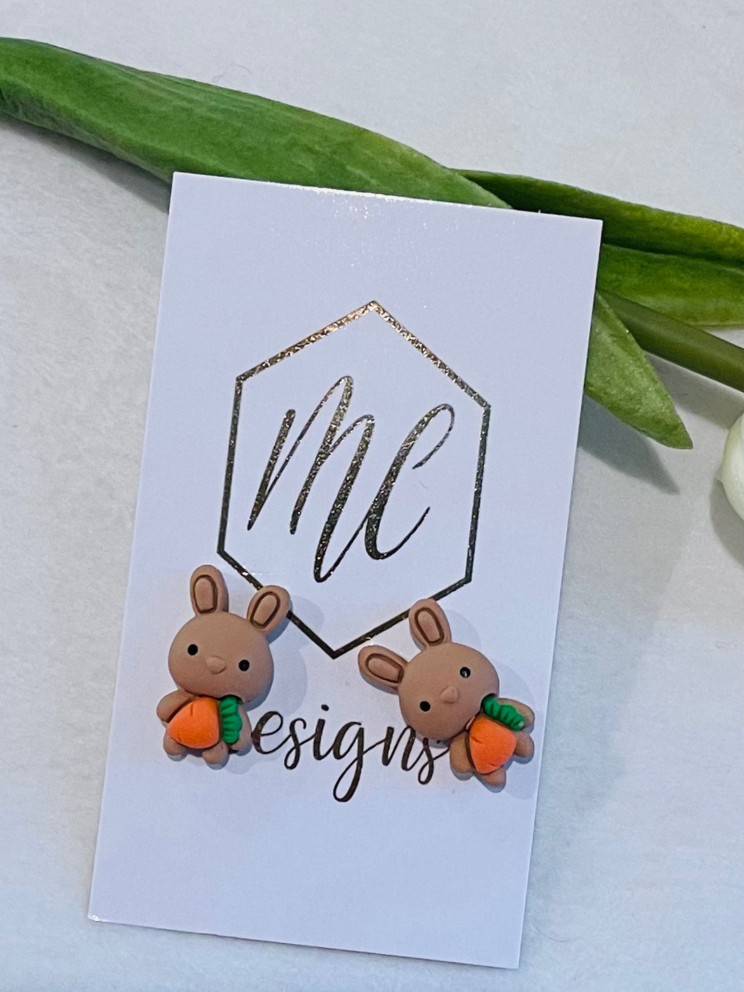 Brown or Cream Bunnies with Carrot