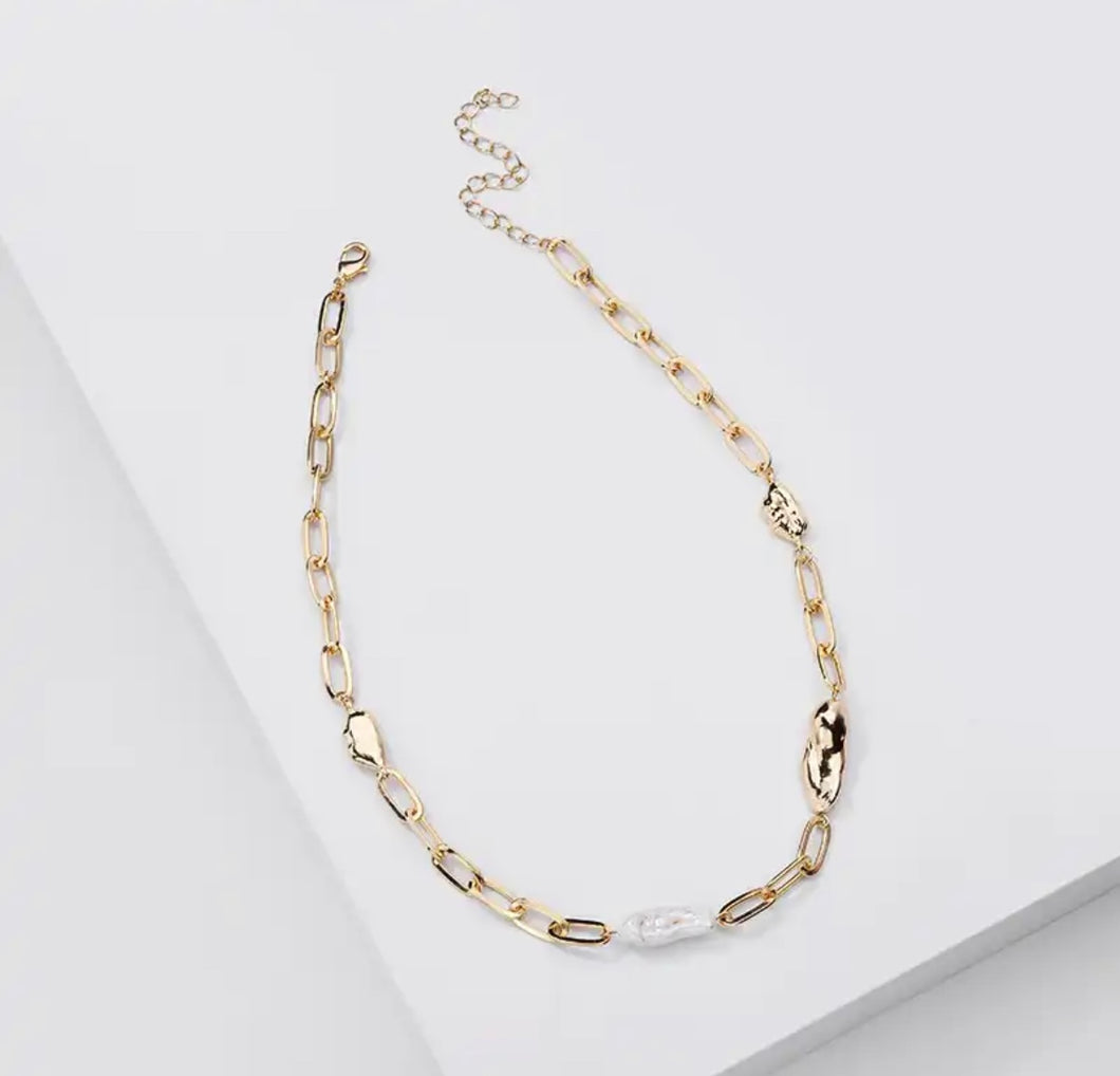 Gold and pearl necklace